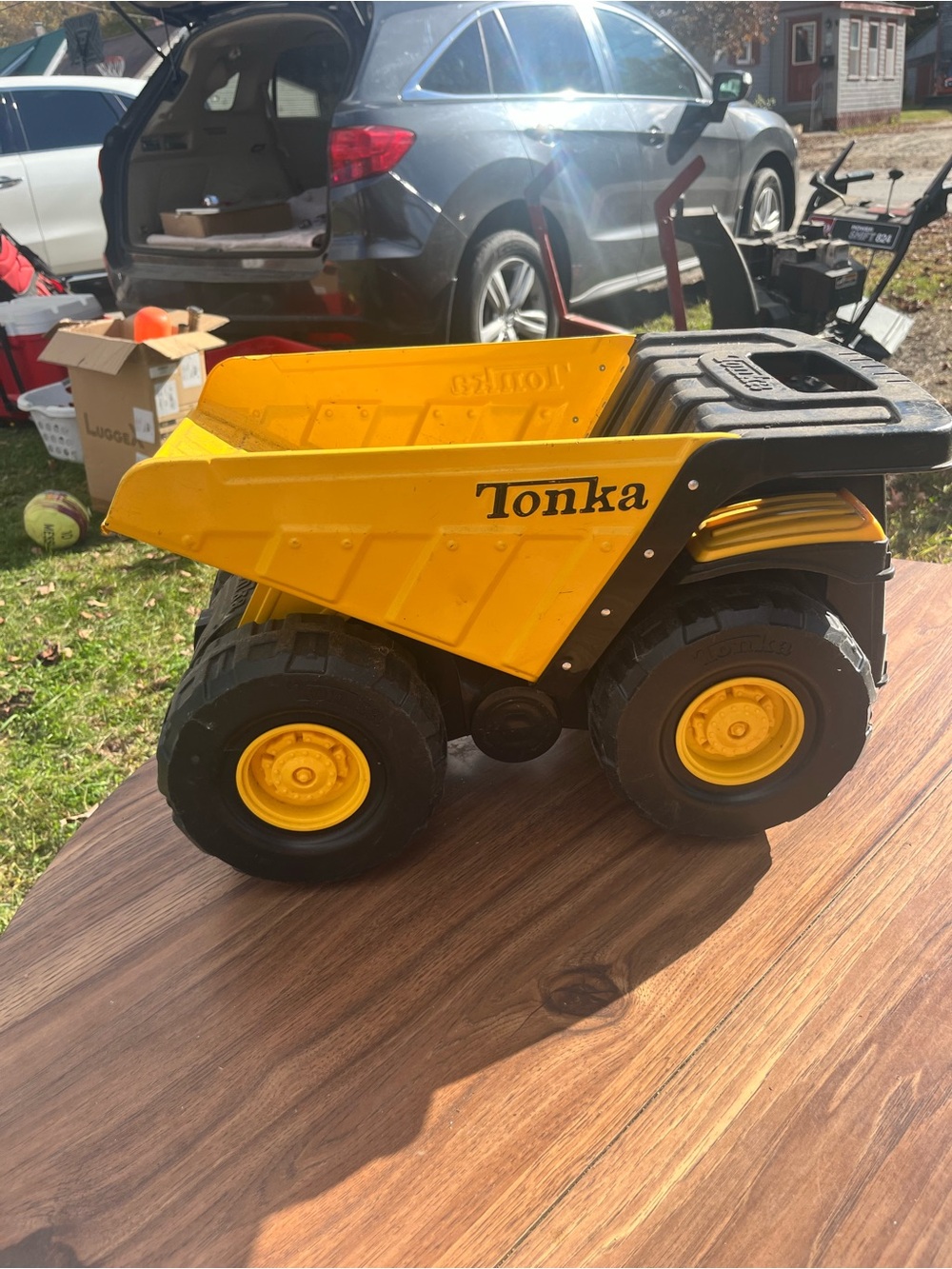 Tonka Yellow and Black Ride-On Dump Truck Toy / metal